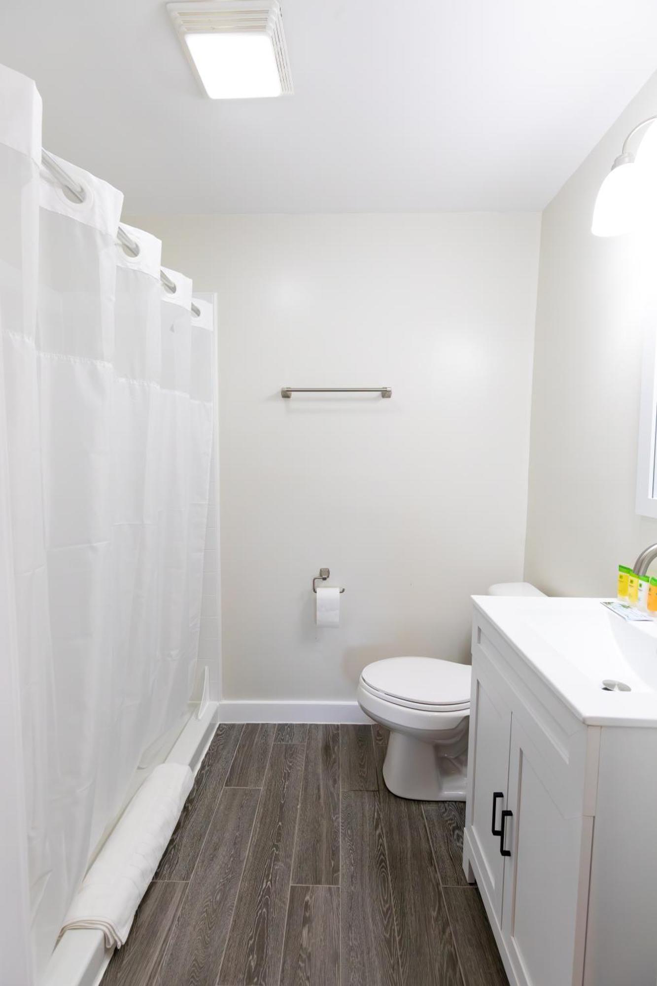 סנדוסקי Anchor Bay Inn And Suites מראה חיצוני תמונה