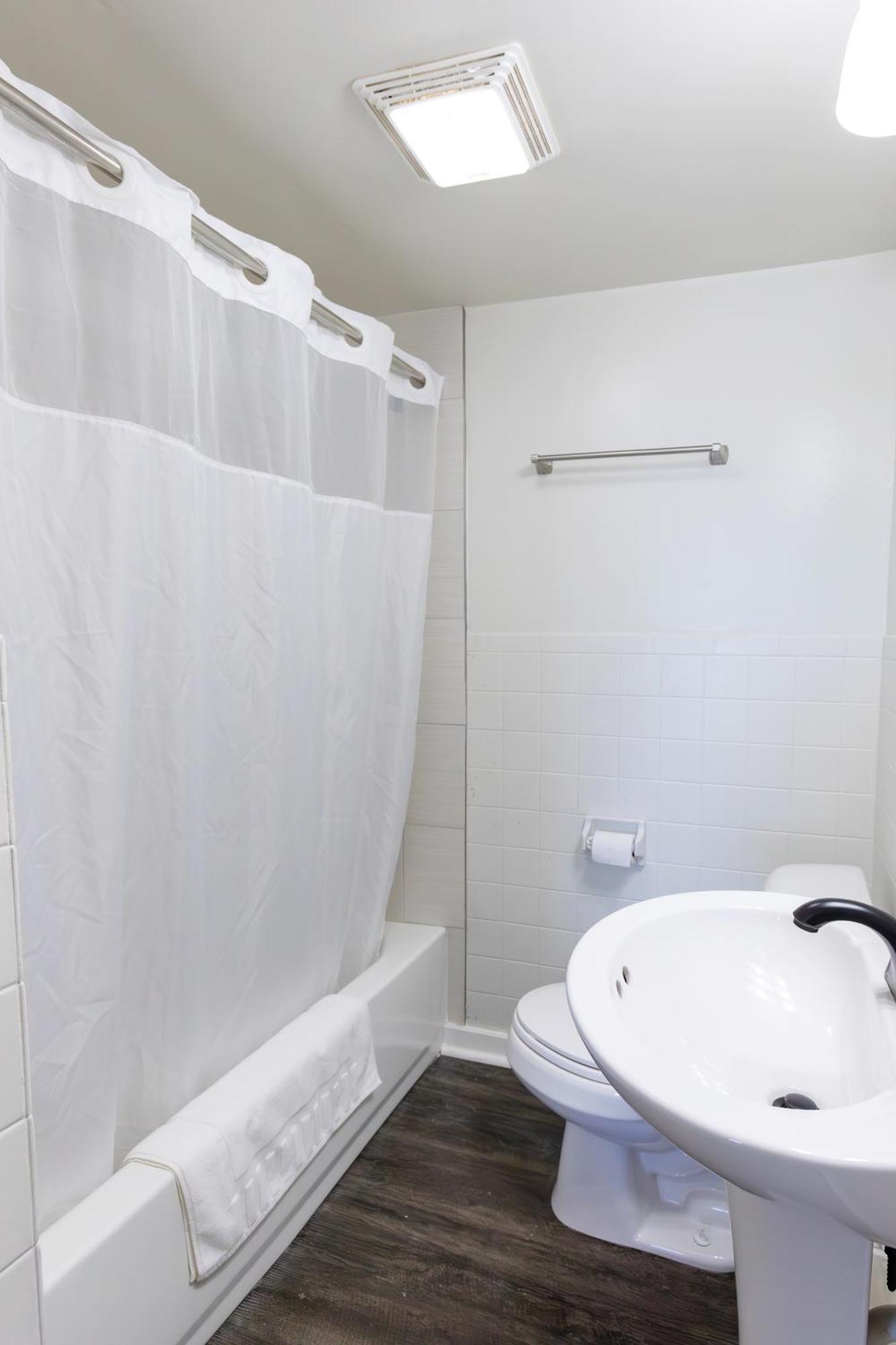 סנדוסקי Anchor Bay Inn And Suites חדר תמונה