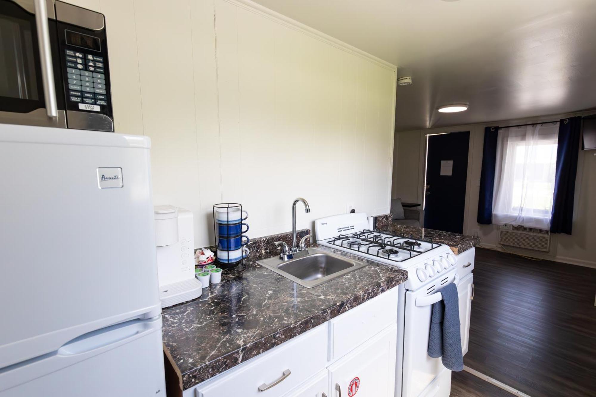סנדוסקי Anchor Bay Inn And Suites חדר תמונה